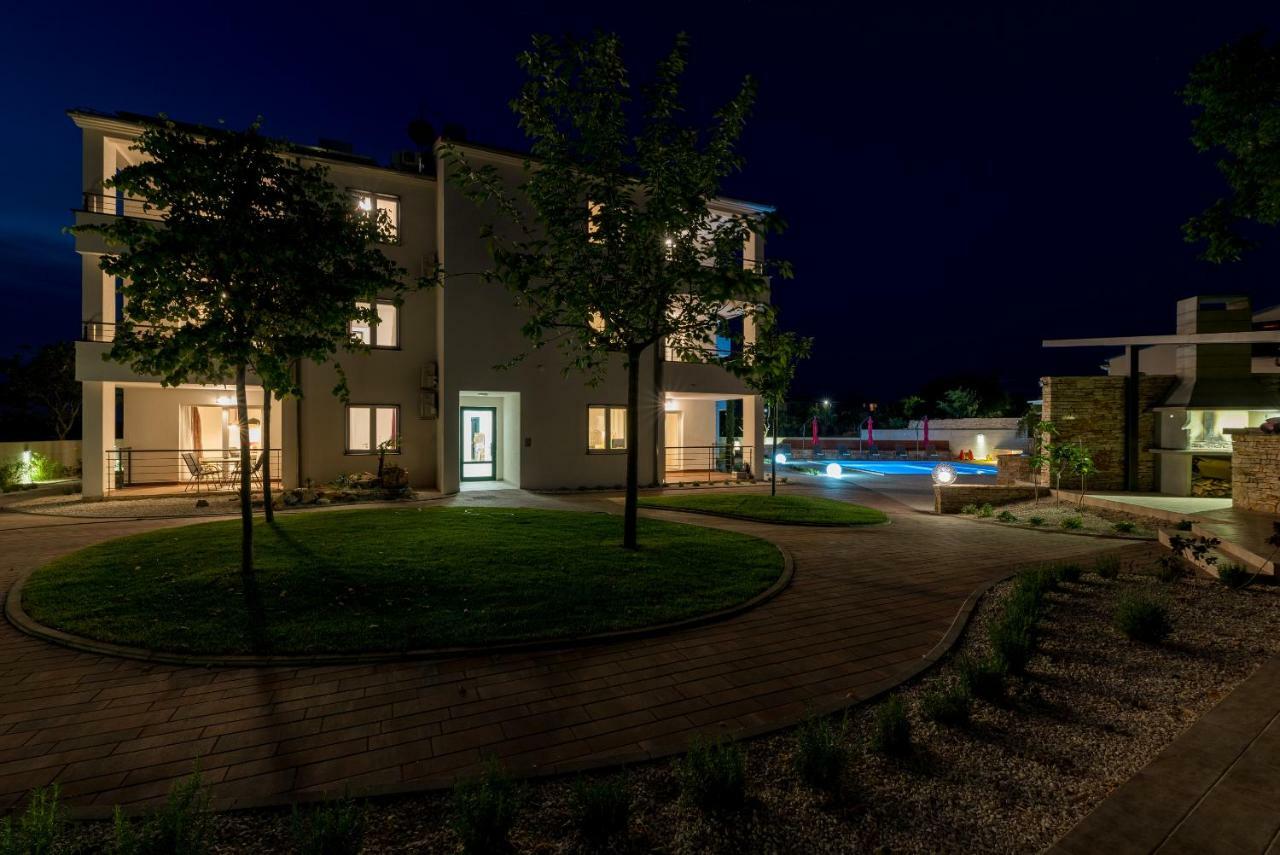 Villa Anja Peroj Exterior photo