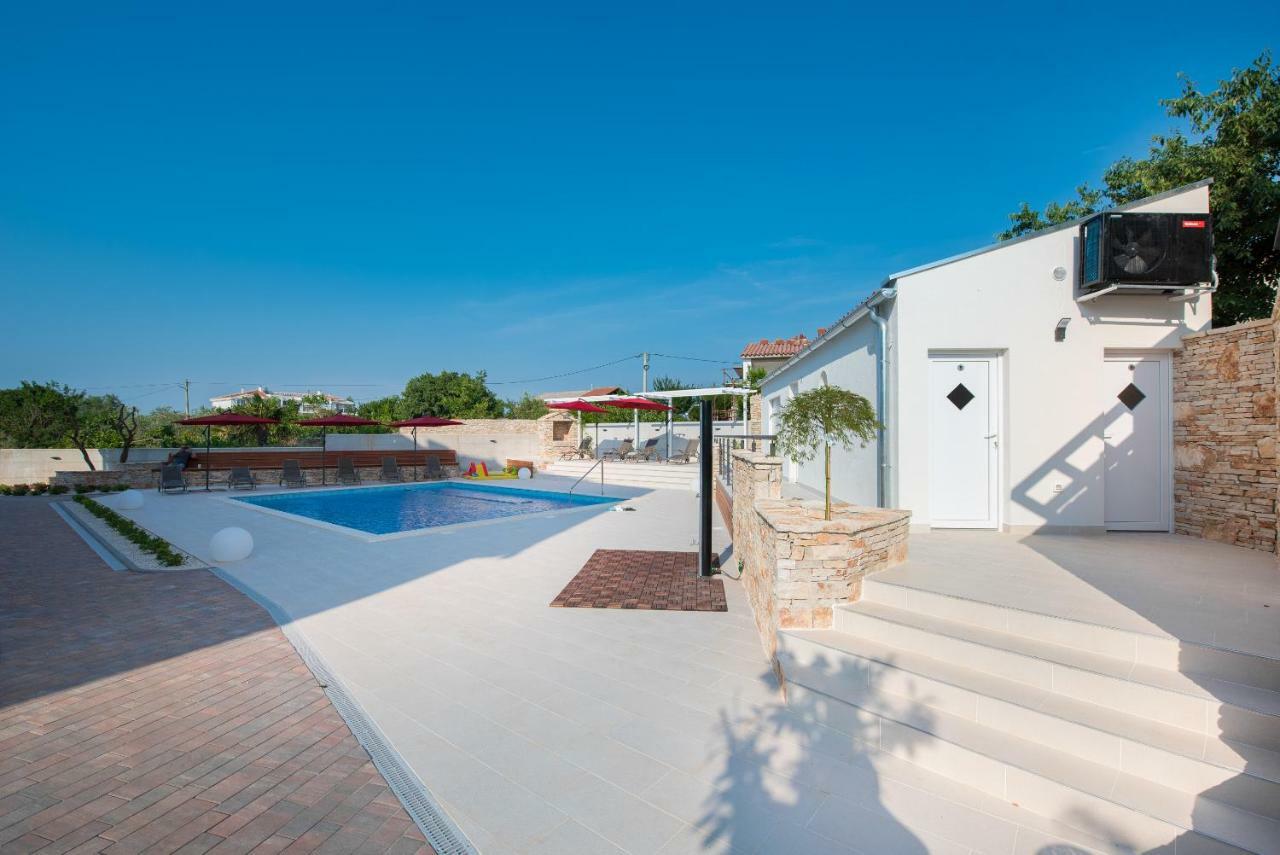 Villa Anja Peroj Exterior photo